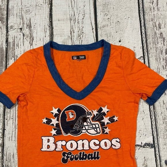 Women's Denver Broncos NFL Football Sports Tee Top Shirt - Picture 2 of 7